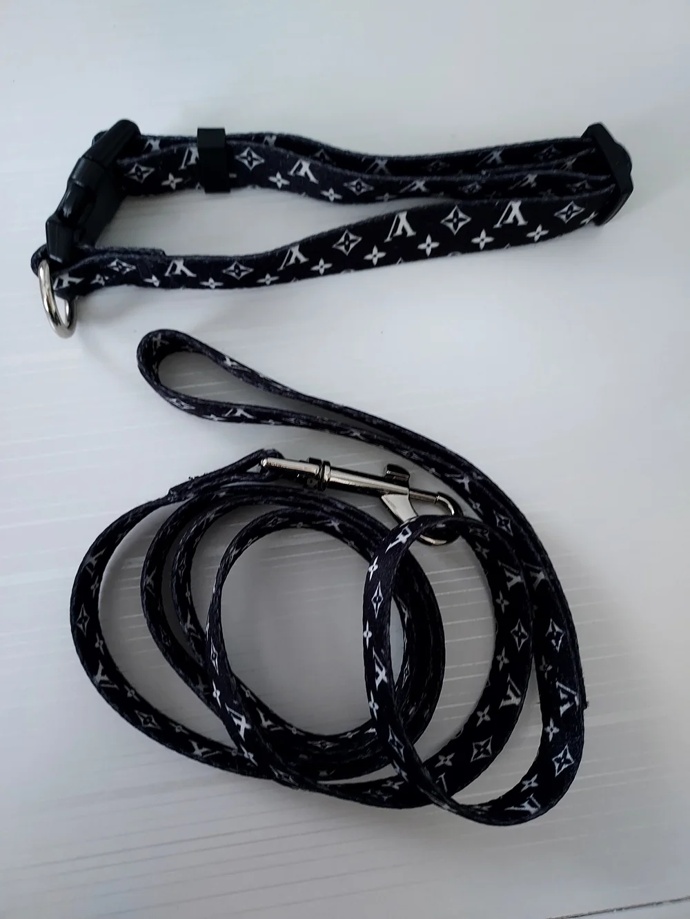 Luxury Pattern Black Dog Collar and Leash Set,  Used